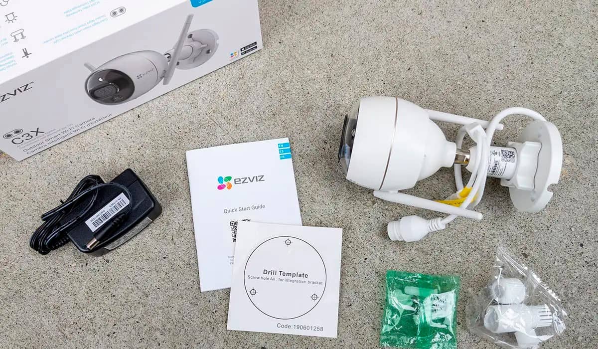 EZVIZ C3X, комплектация