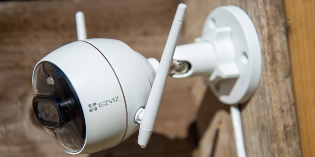 EZVIZ C3X, вид сбоку