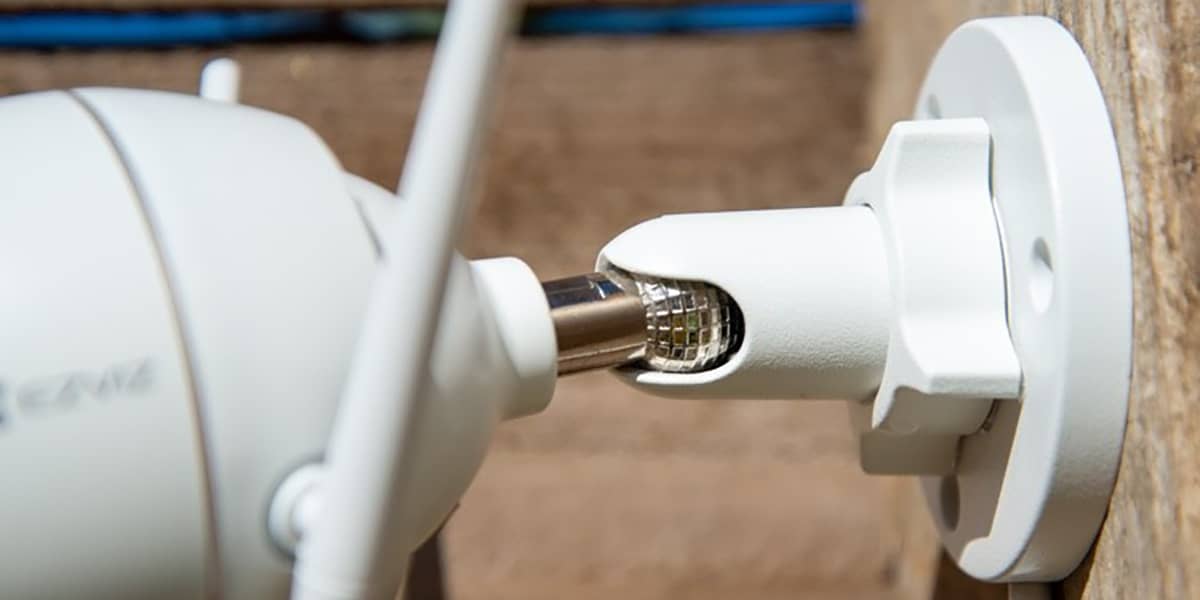 EZVIZ C3X, шарнир