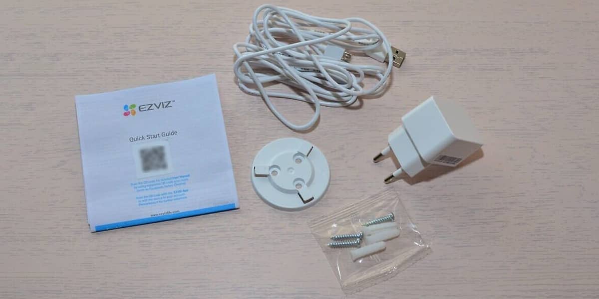 EZVIZ C6W, комплектация