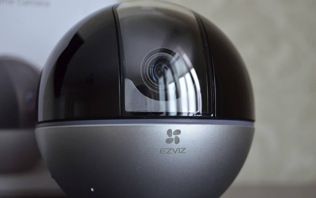 EZVIZ C6W, вид спереди