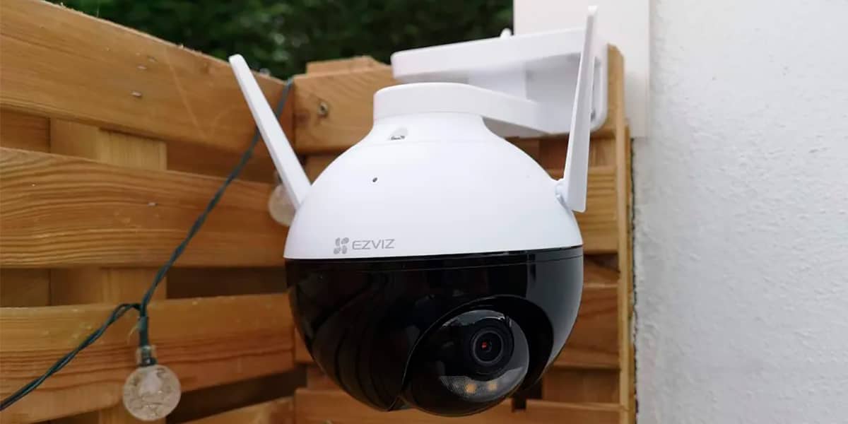 EZVIZ C8C, вблизи