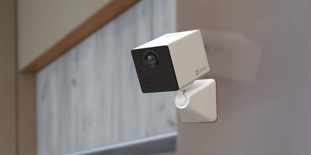 EZVIZ CB2, установлена на металлической поверхности