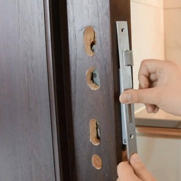 EZVIZ DL05, примерка замка