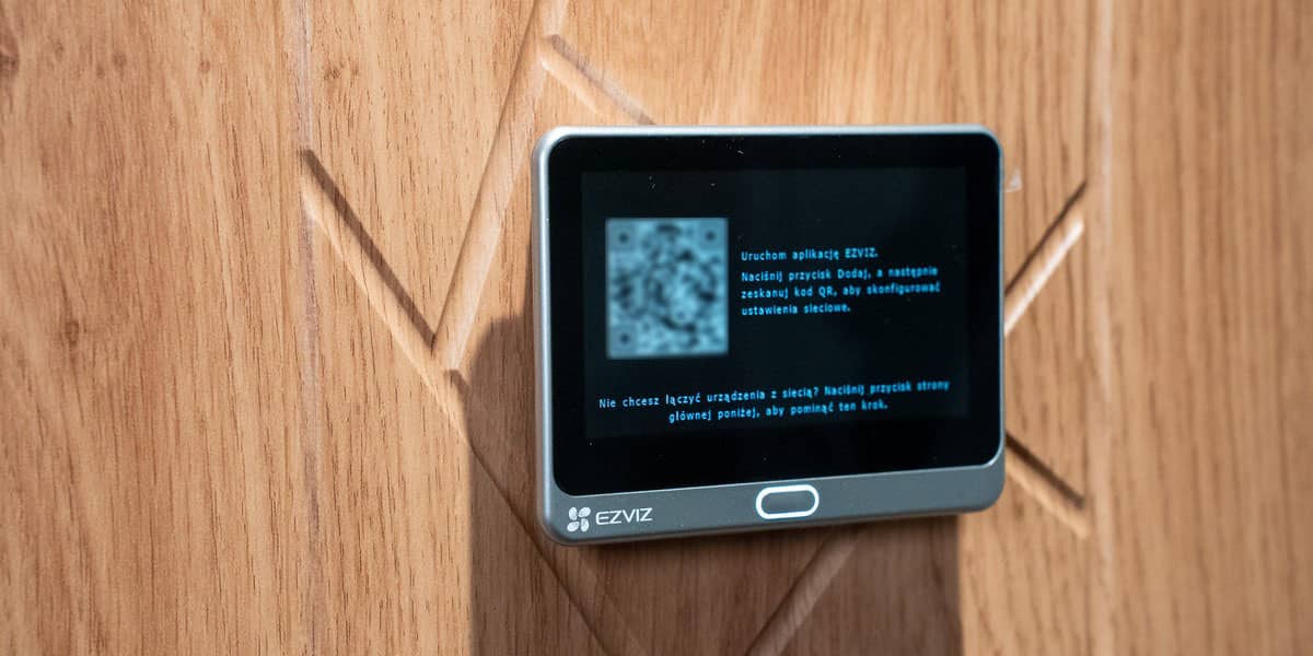 EZVIZ DP2C, установленный дисплей