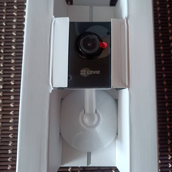 EZVIZ H1c, камера в упаковке