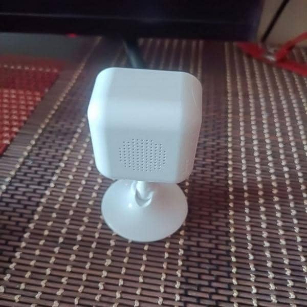 EZVIZ H1c, вид сзади