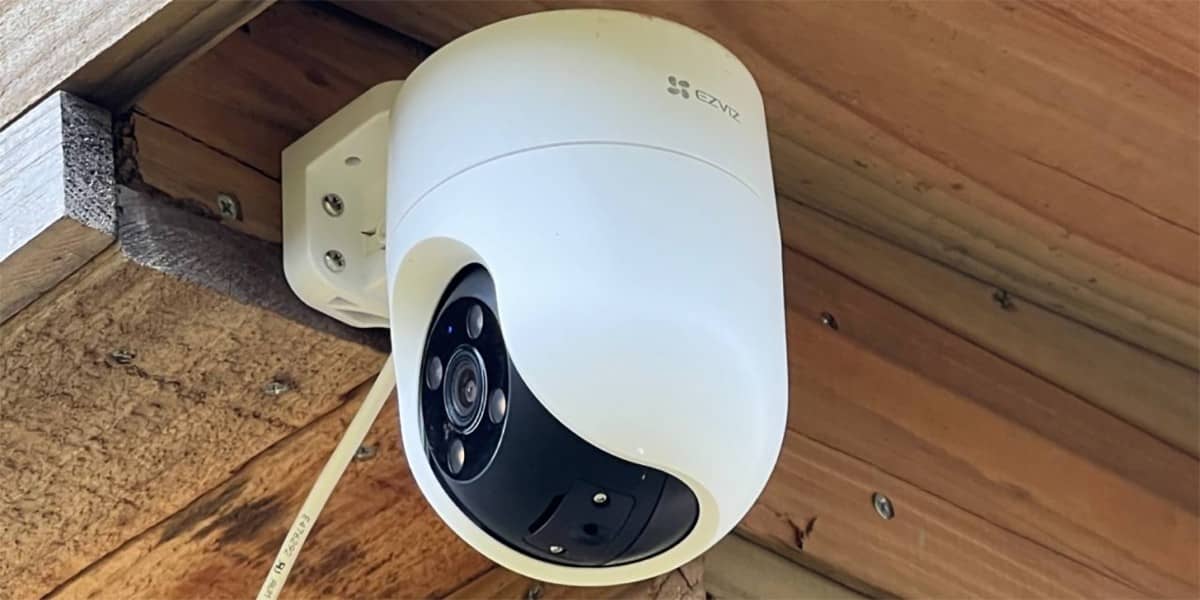 EZVIZ H8c, ведет видеонаблюдение