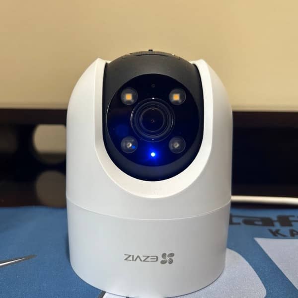 EZVIZ H8c, вид спереди