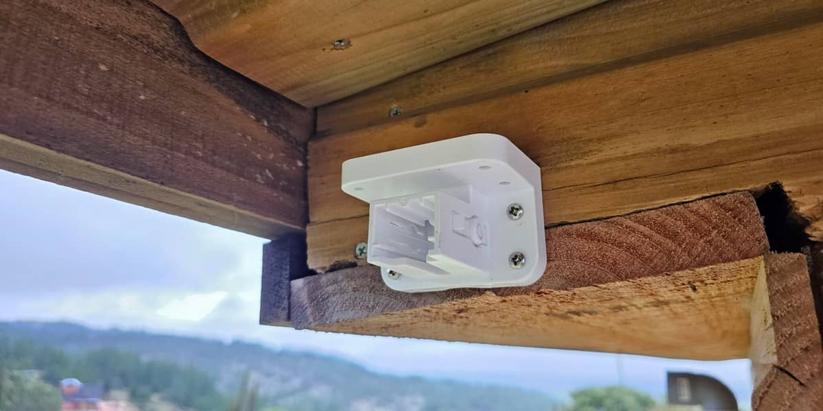 EZVIZ H8c, кронштейн