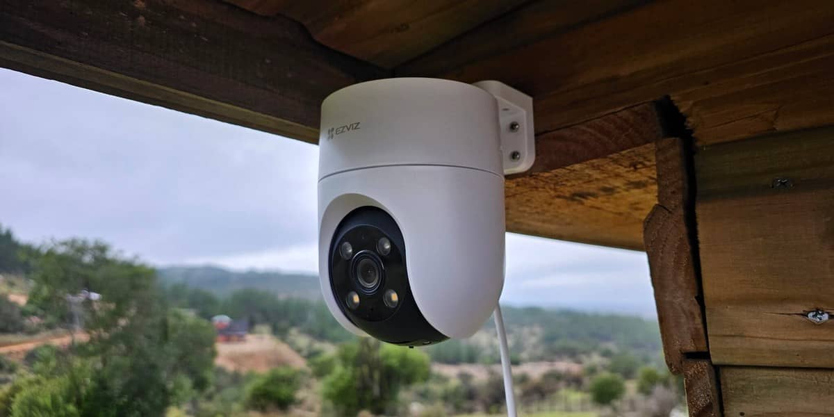 EZVIZ H8c, установлена и подключена